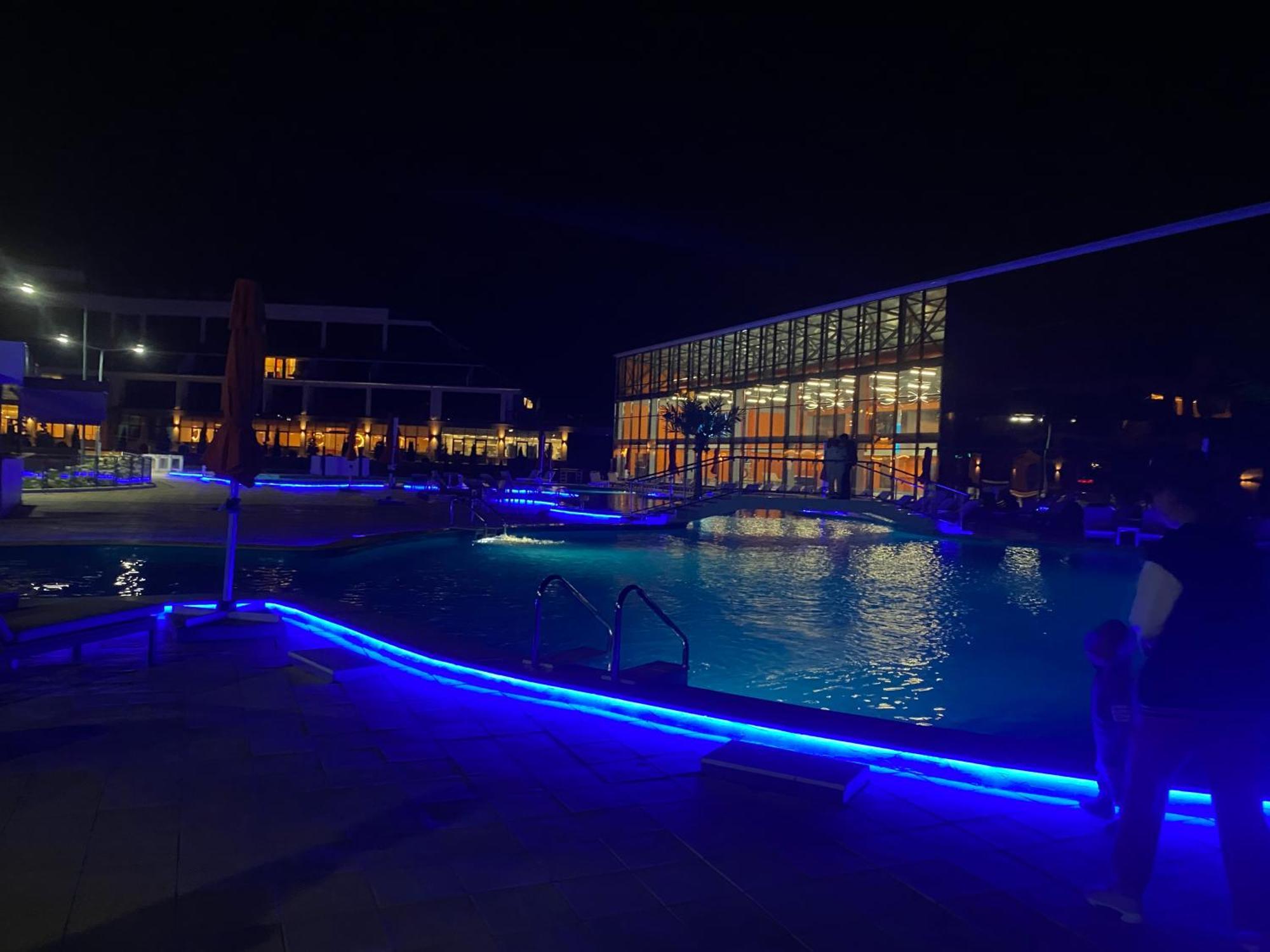Таунхаус В Baytur Resort Bosteri Exteriör bild